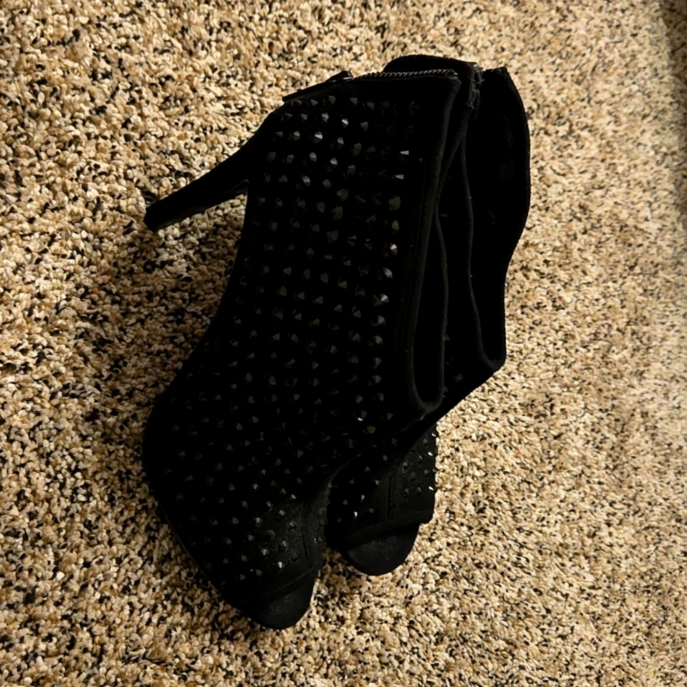 MMK "Dani" Black Studded Peep Toe Heels in Size 8.0M